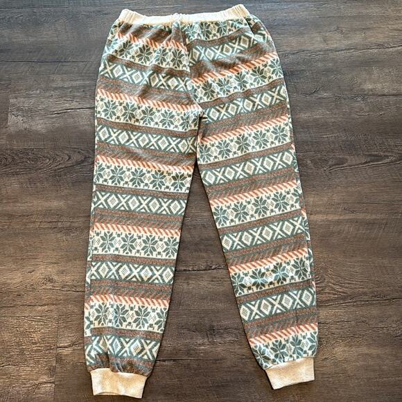 1.4.3. Story by Line Up Medium Fair Isle Holiday/Winter Fleece Joggers - Picture 9 of 9